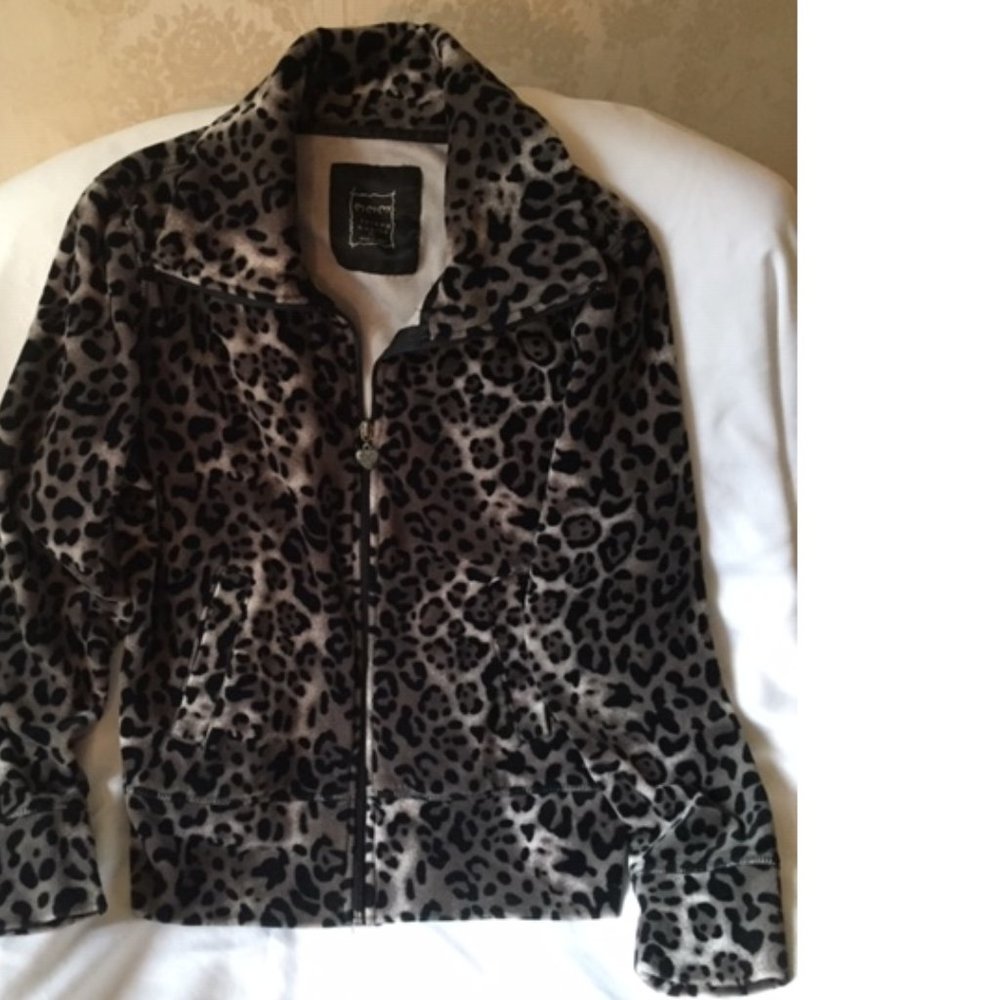 Three Hearts Leopard Print Zip-Up Jacket in Black and Gray